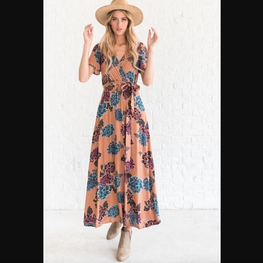 Illa Illa Maxi Dress M Floral Waist Tie Crinkle VNeck Flutter Sleeves Flowy